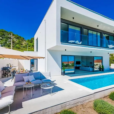 Blue Diamond Villa *